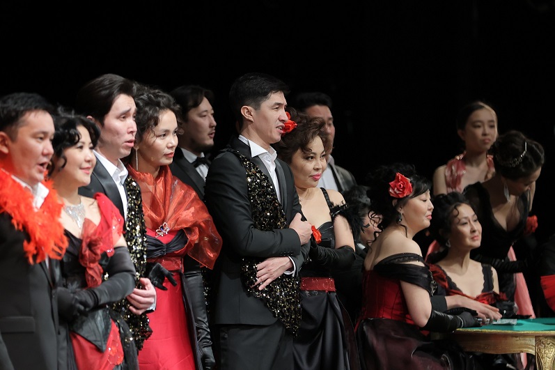 Қарызға мәжбүрленген порно Румыниялық қыздар секс